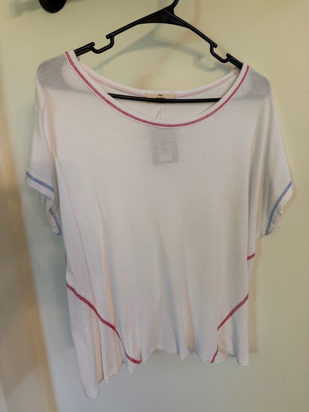 entro White Short-Sleeve Tee with Pink & Blue Stitching